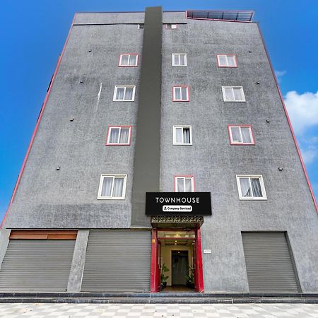 מלון Super Townhouse טירופאטי מראה חיצוני תמונה