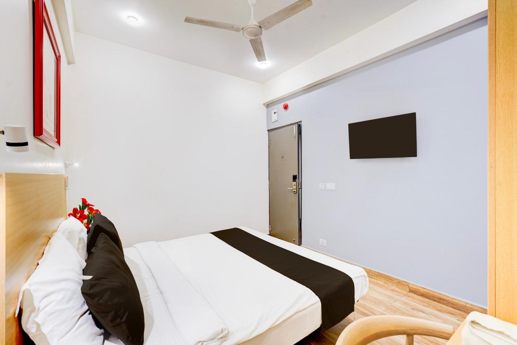 מלון Super Townhouse טירופאטי מראה חיצוני תמונה