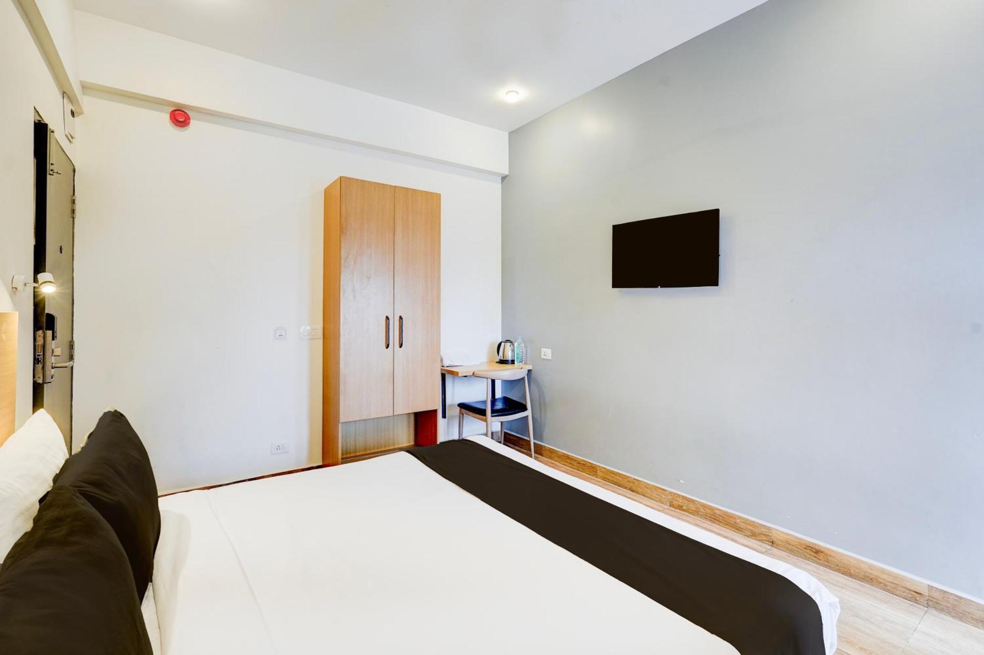 מלון Super Townhouse טירופאטי מראה חיצוני תמונה
