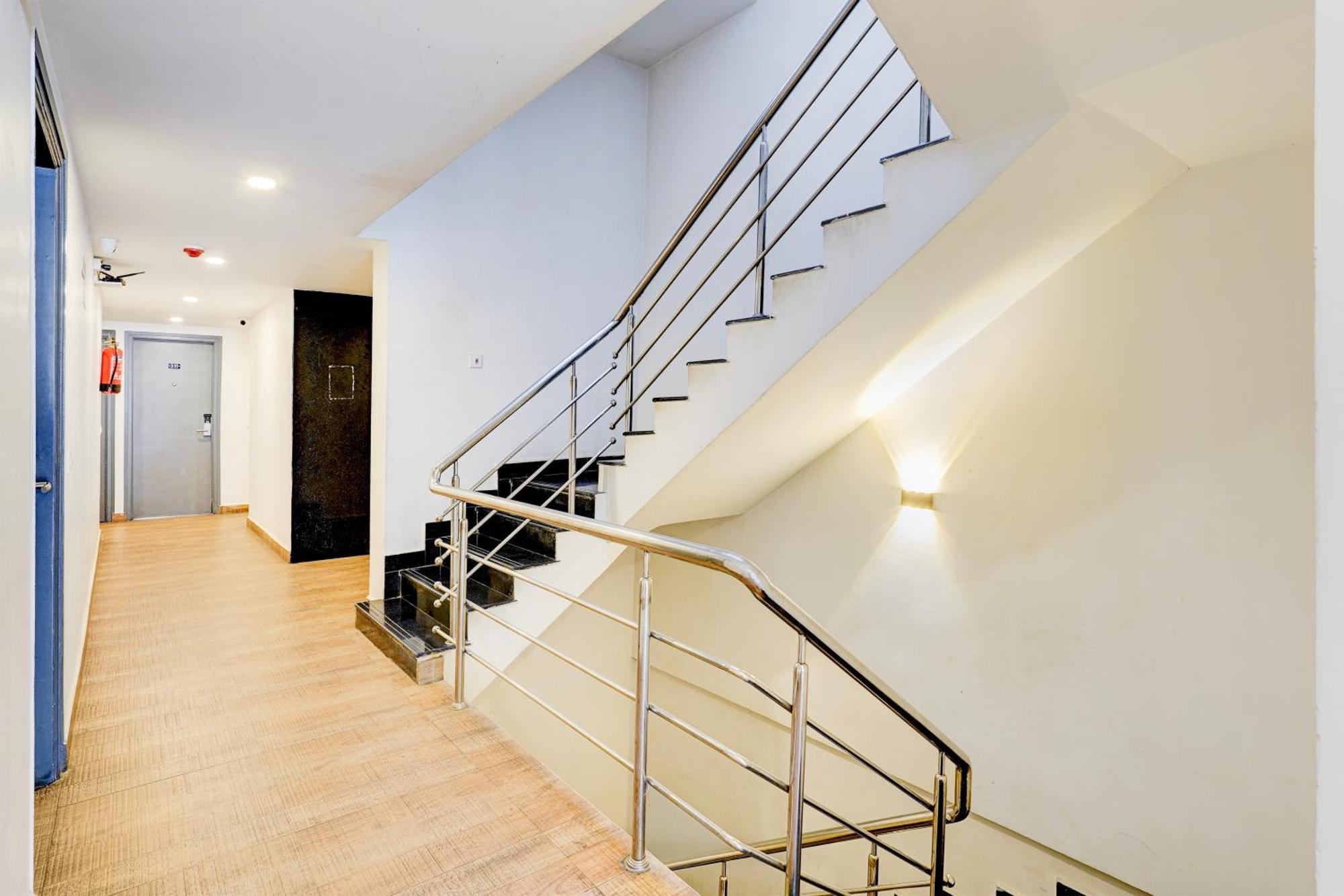 מלון Super Townhouse טירופאטי מראה חיצוני תמונה