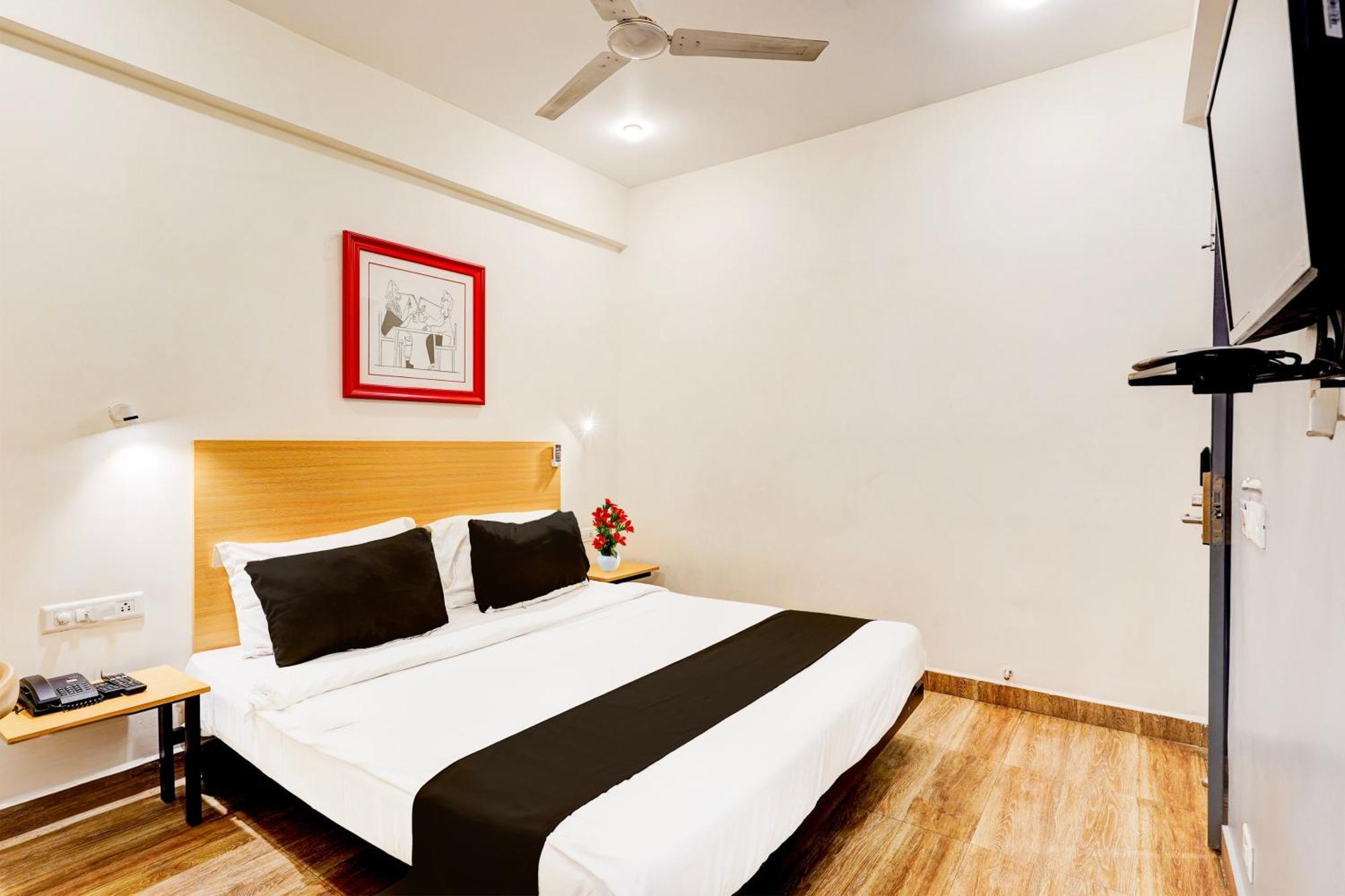 מלון Super Townhouse טירופאטי מראה חיצוני תמונה