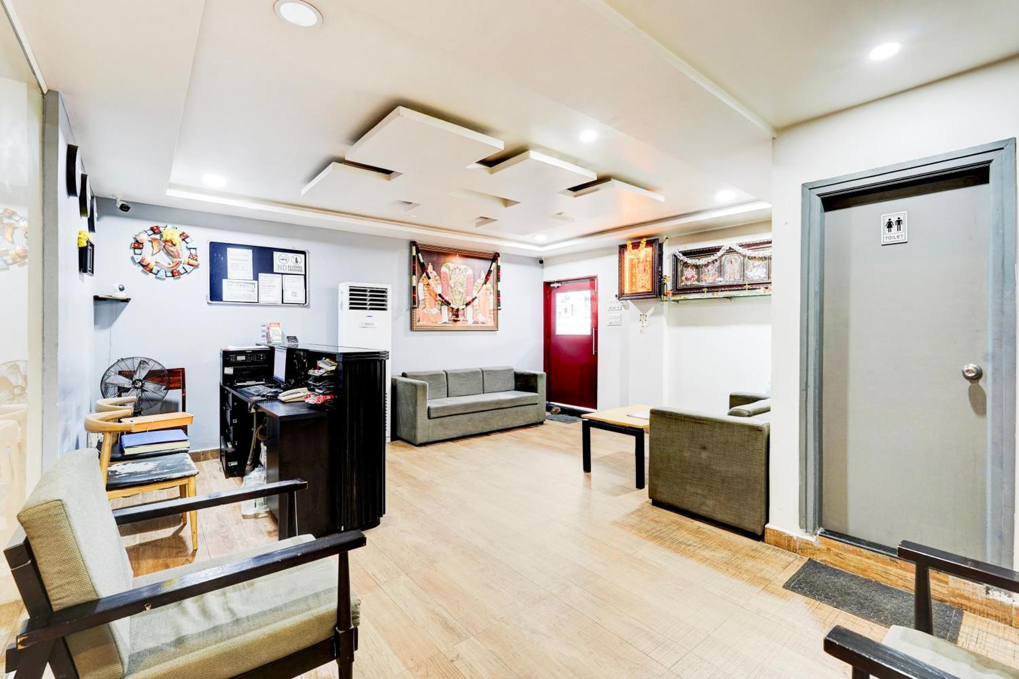 מלון Super Townhouse טירופאטי מראה חיצוני תמונה