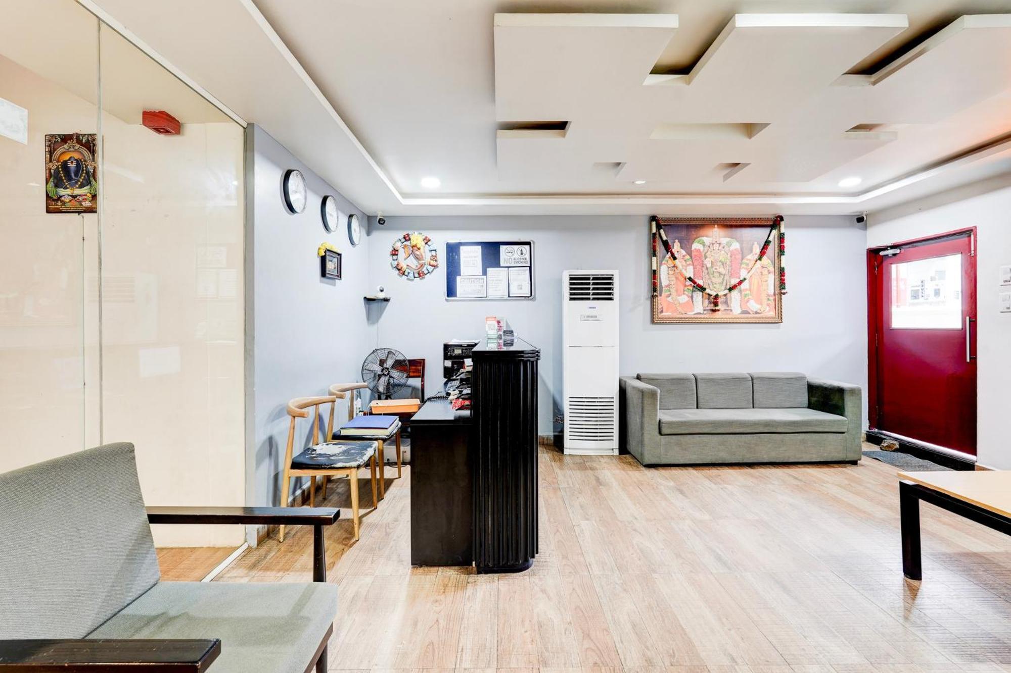 מלון Super Townhouse טירופאטי מראה חיצוני תמונה