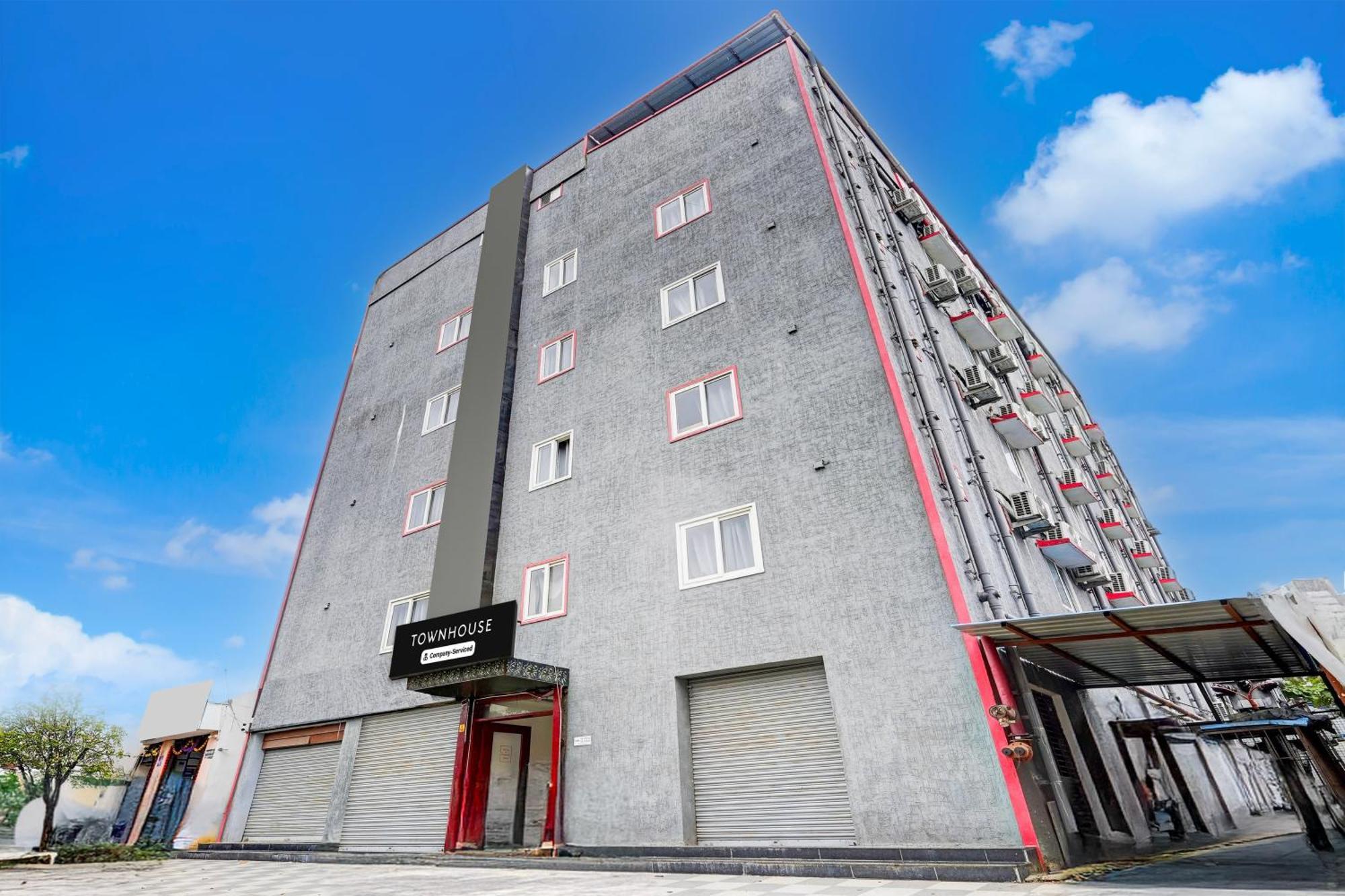מלון Super Townhouse טירופאטי מראה חיצוני תמונה