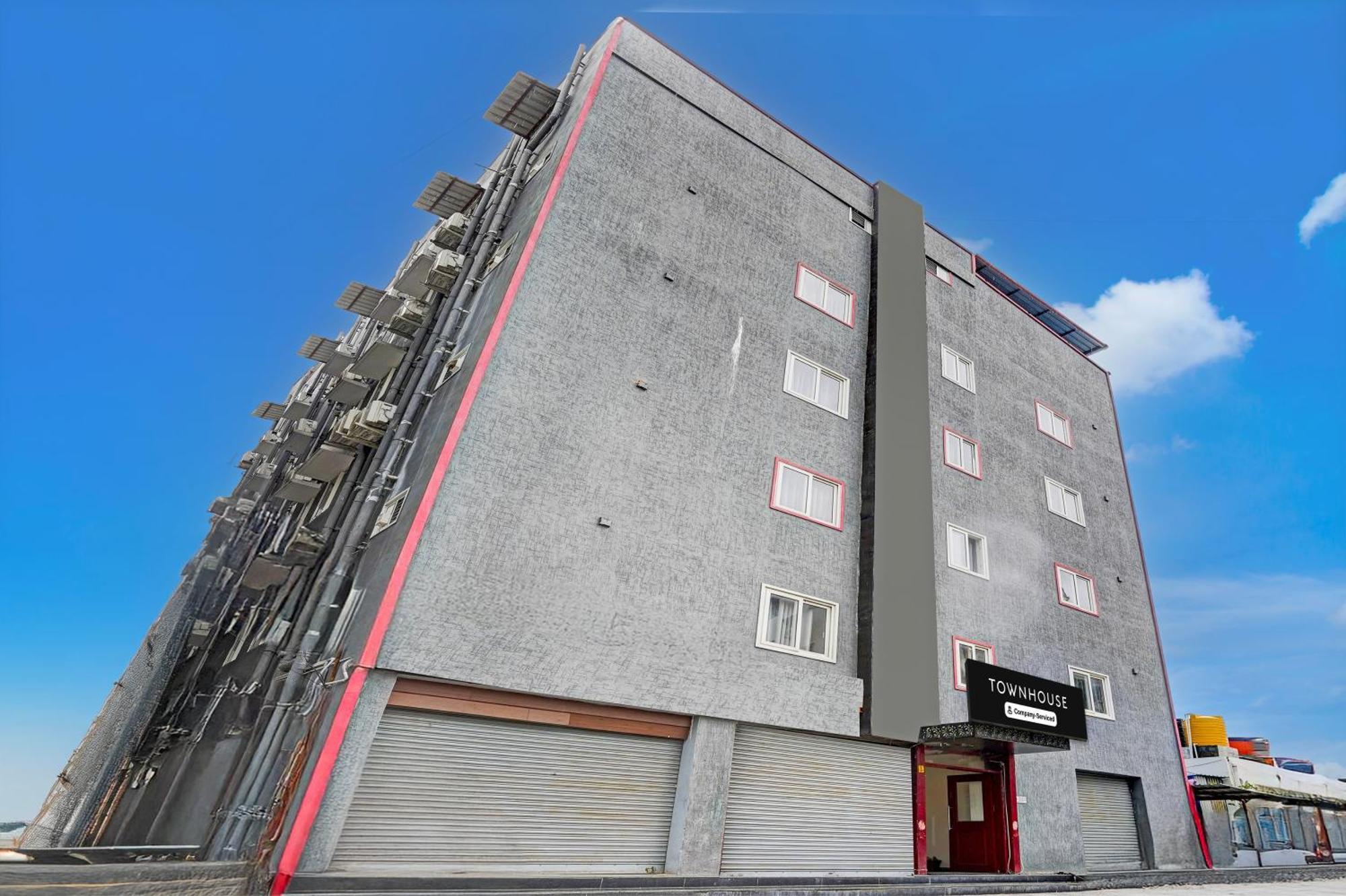 מלון Super Townhouse טירופאטי מראה חיצוני תמונה
