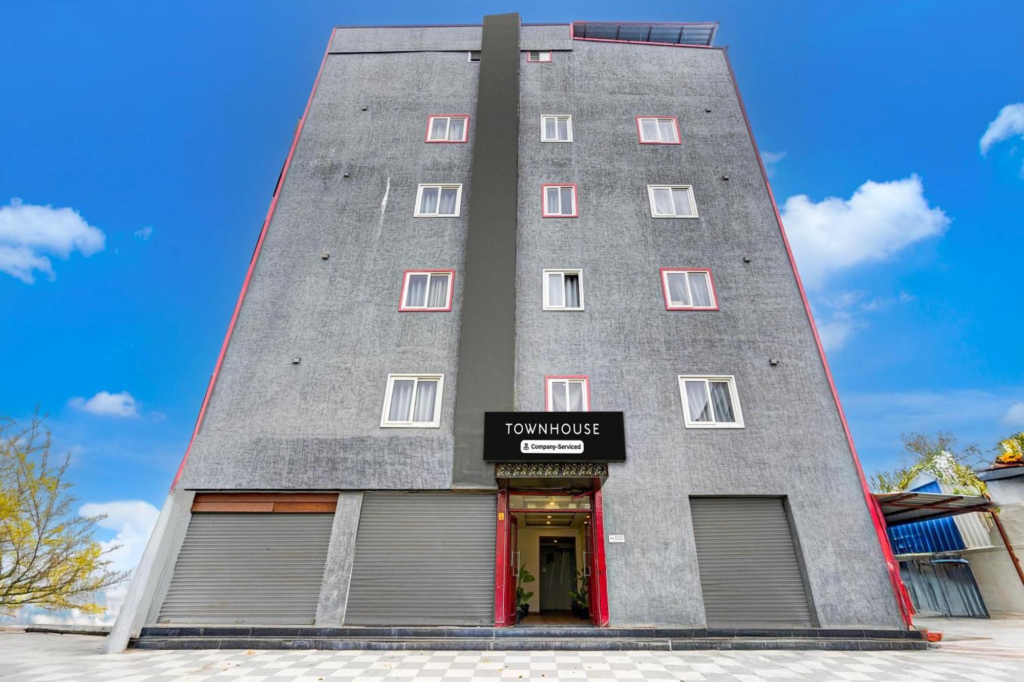 מלון Super Townhouse טירופאטי מראה חיצוני תמונה